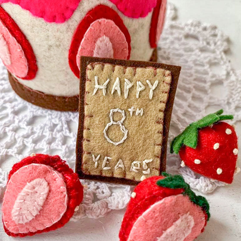 Mini Cakes: A Sewing Celebration