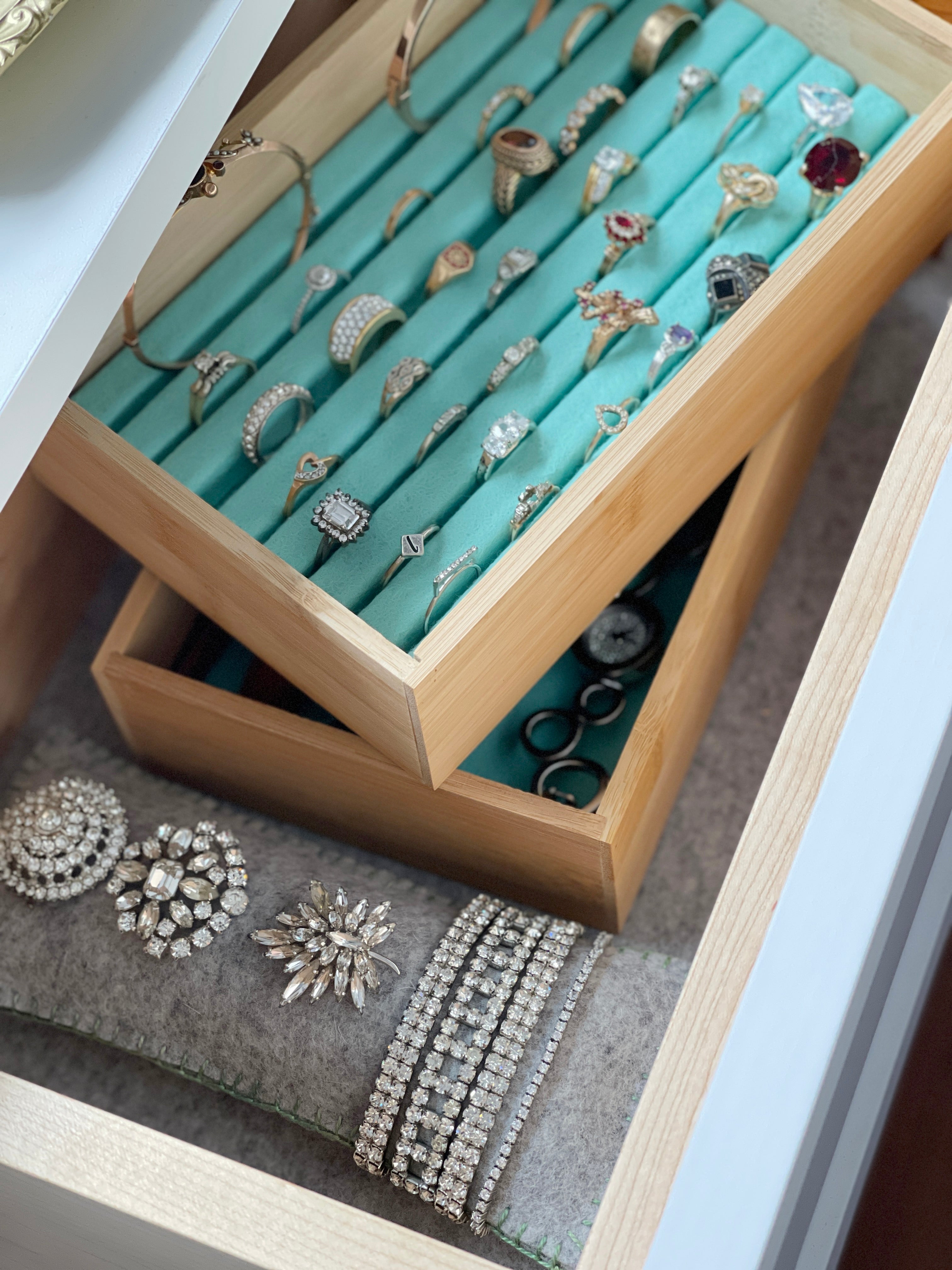Pretty DIY Wool Felt Jewelry Organizers